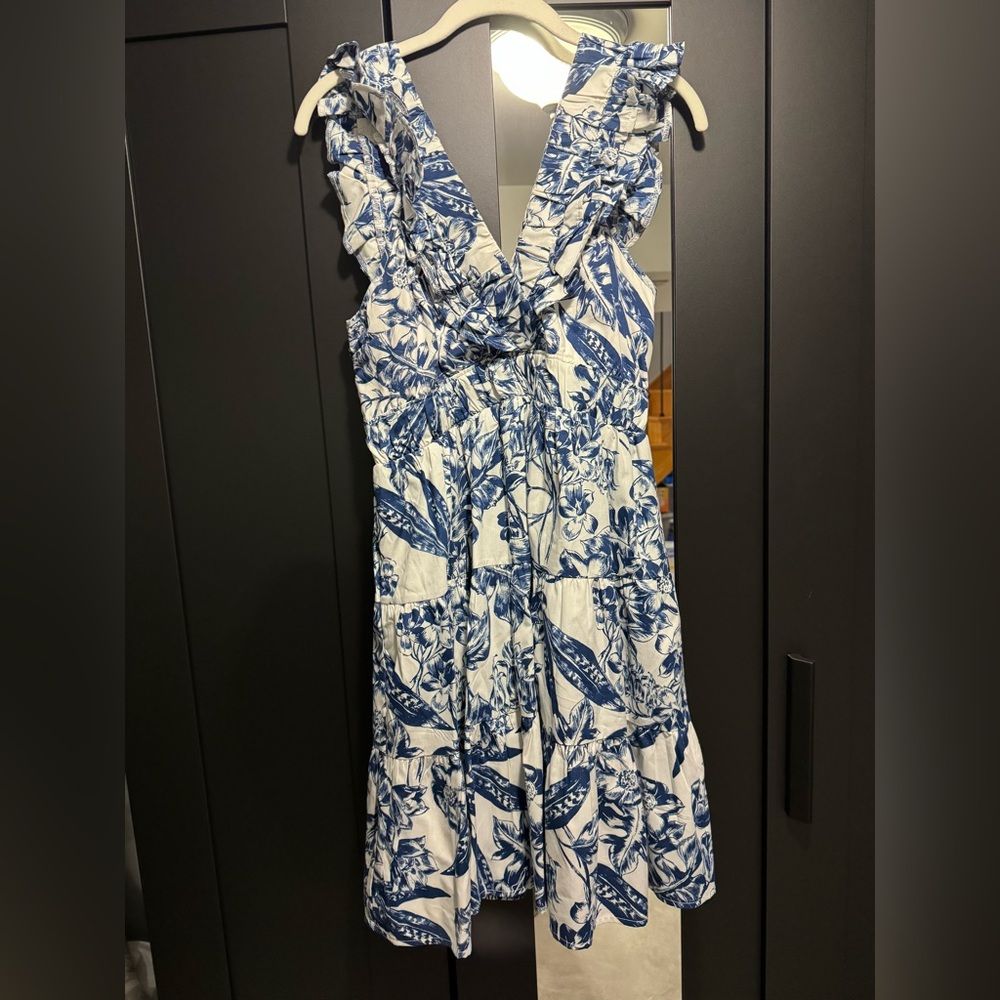 Abercrombie blue and white floral dress new with tag size medium